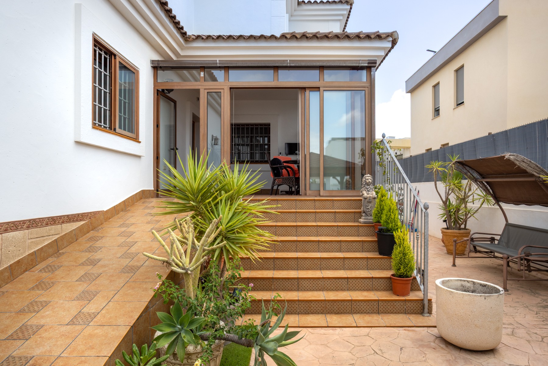 Terrace in villa for sale in Los Montesinos