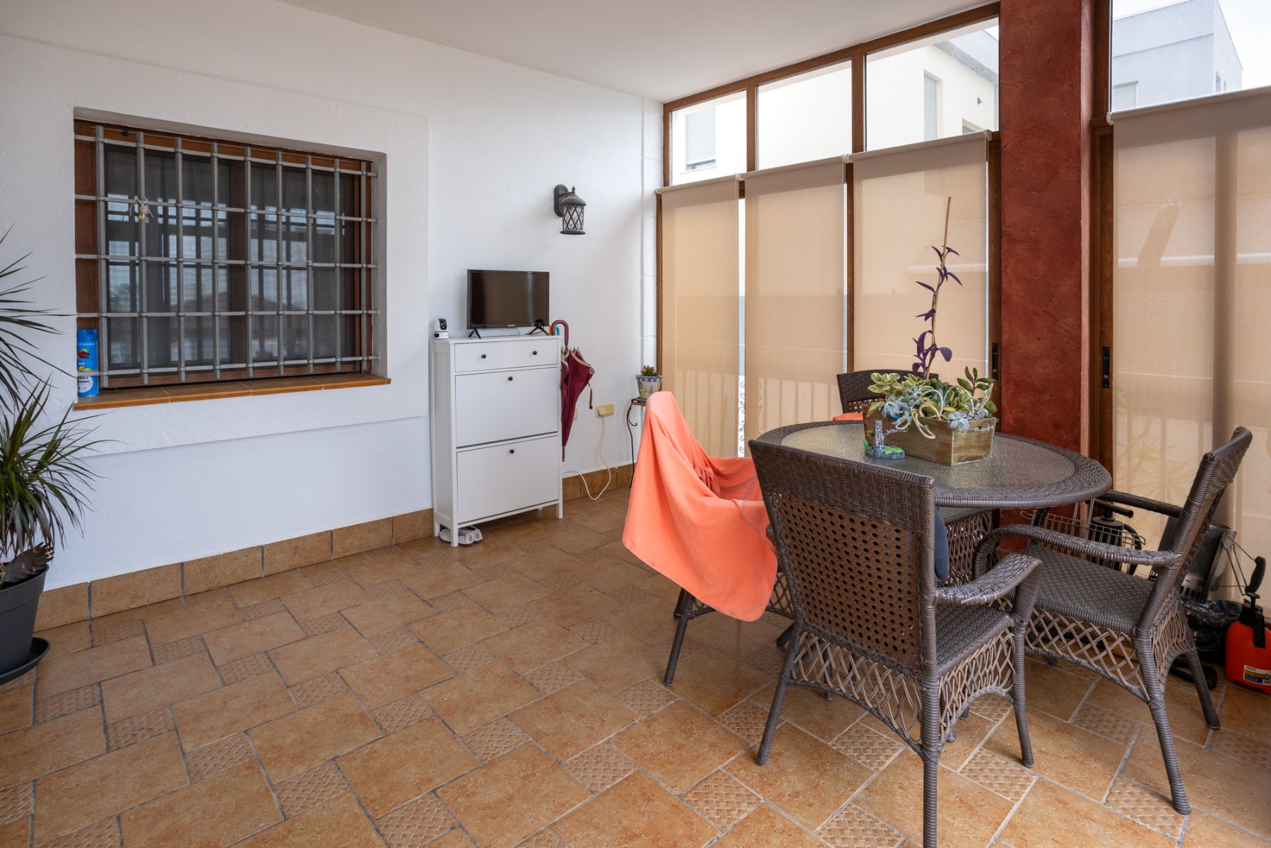 Pool area in villa for sale in Los Montesinos