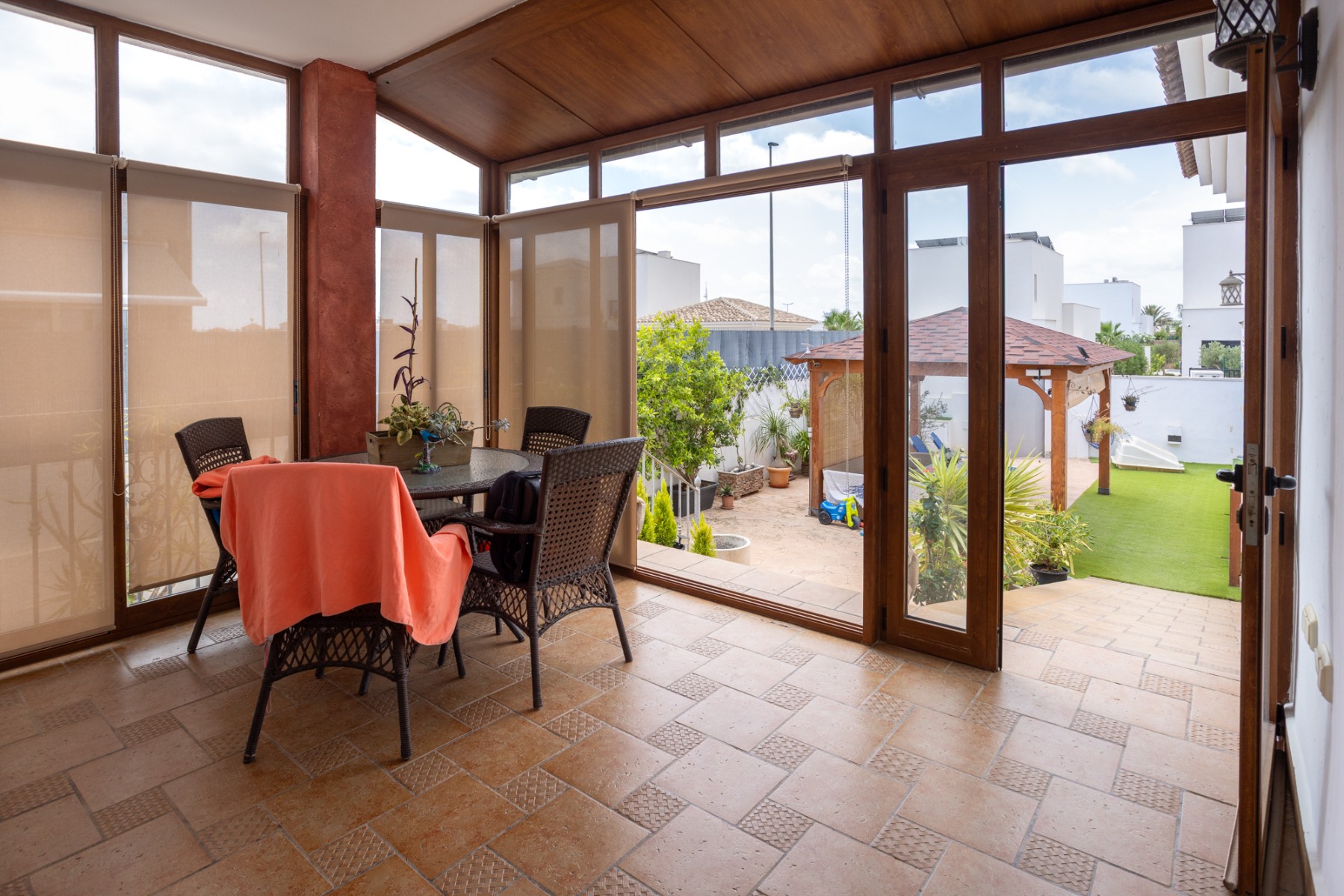 Garden in villa for sale in Los Montesinos
