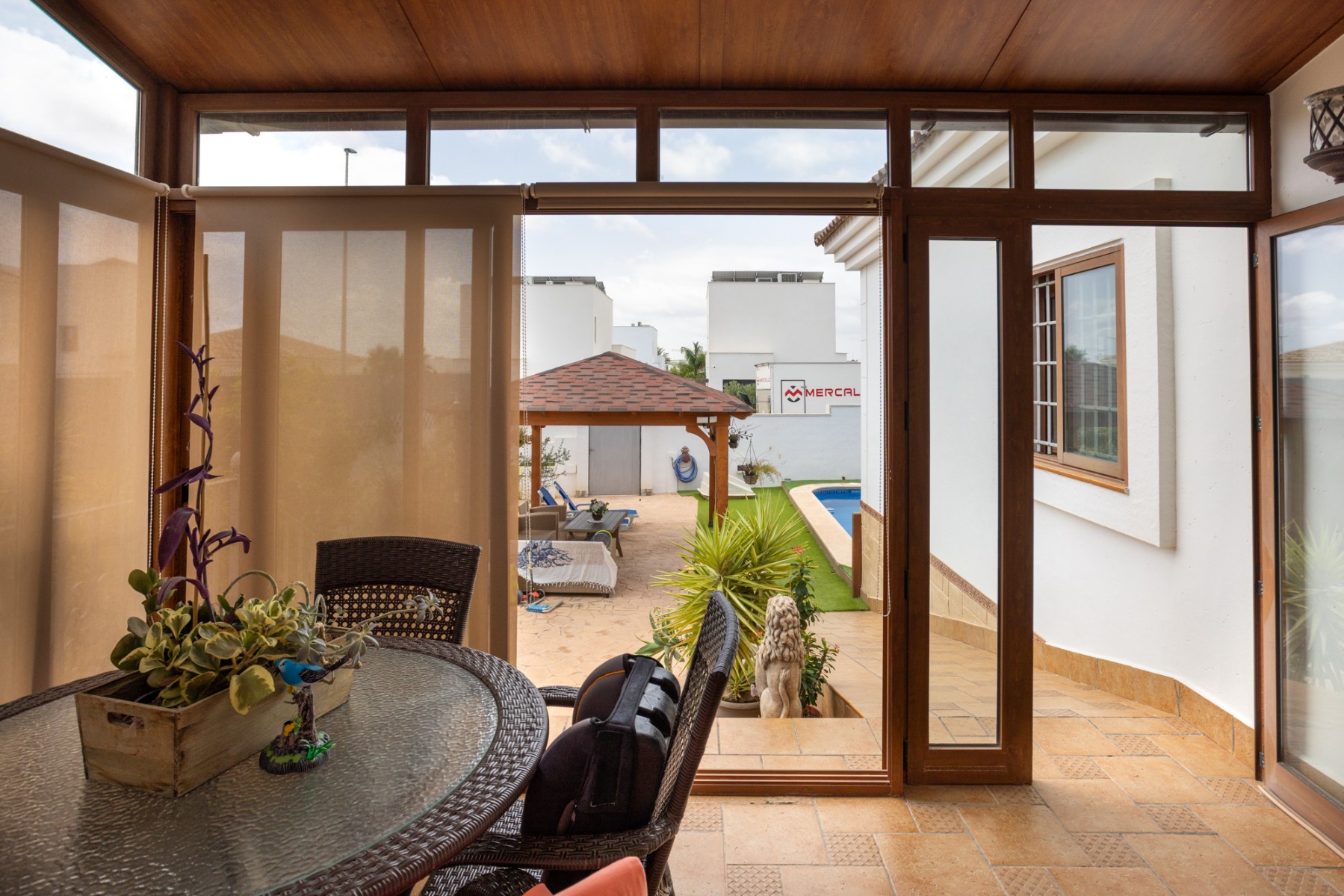 Bedroom in villa for sale in Los Montesinos