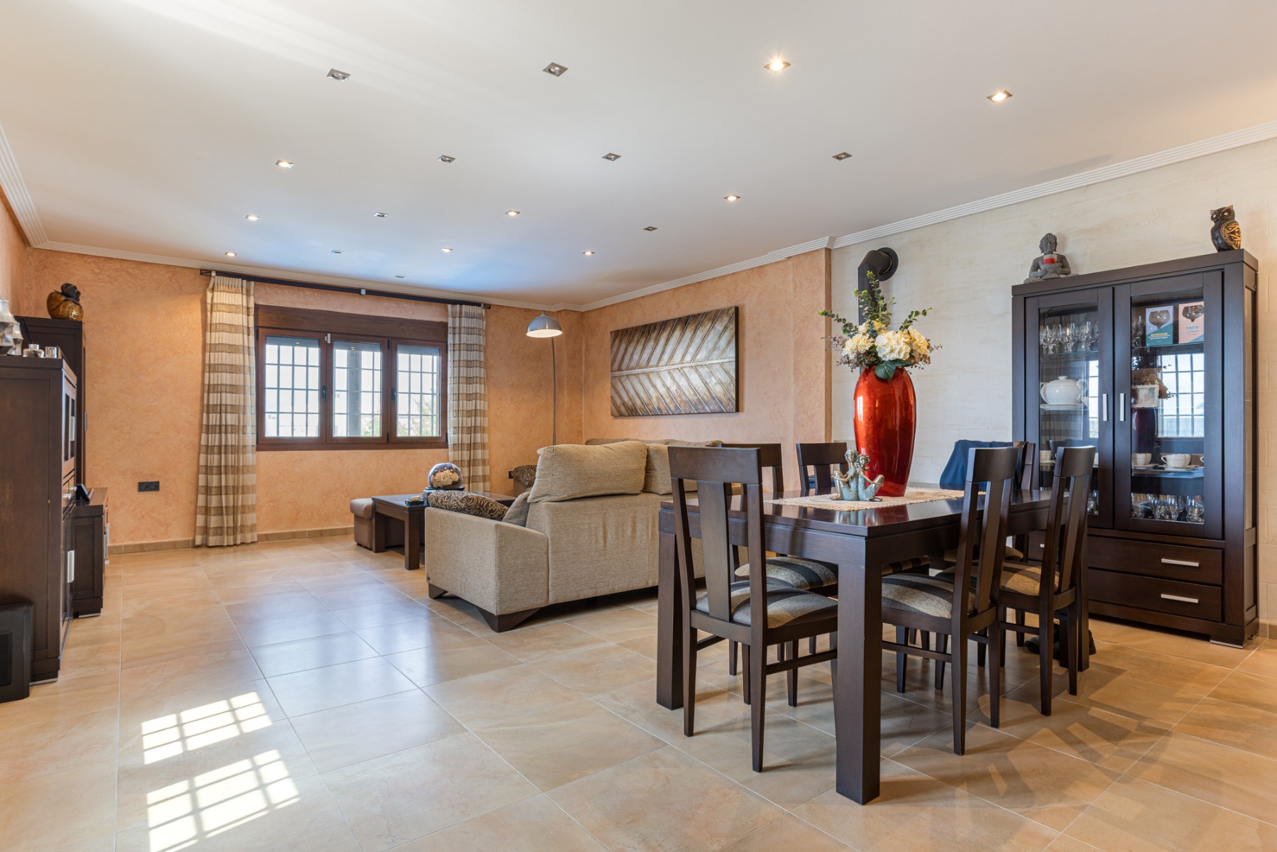 Exclusive detached villa in Los Montesinos – Space, comfort and Mediterranean style We present this