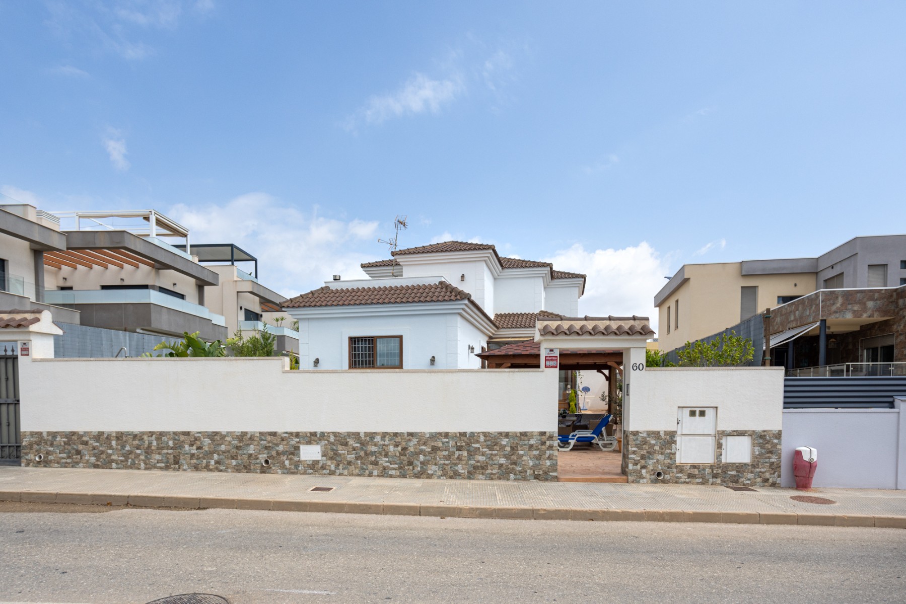 Garden in villa for sale in Los Montesinos