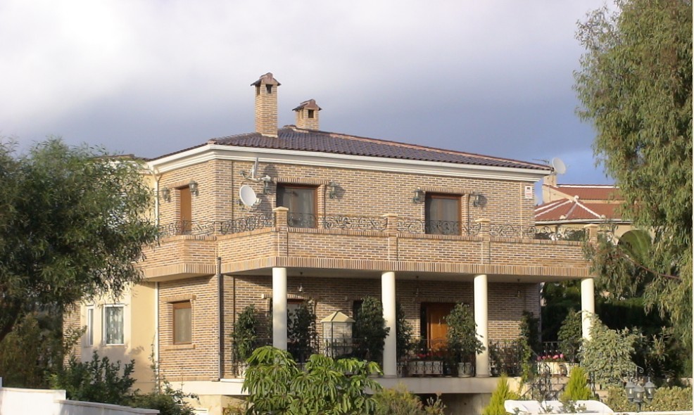 Independent Villa with Private Pool for Sale in Ciudad QuesadaLocated in the prestigious area of Ciu