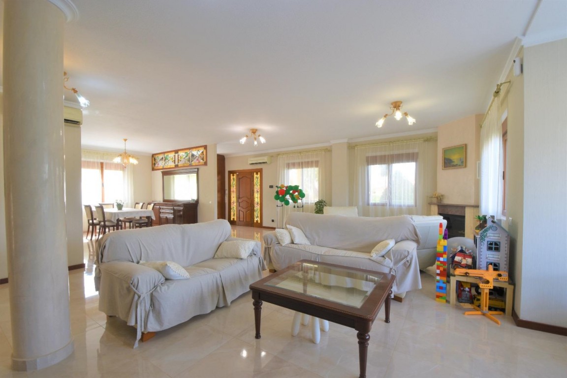 Pool area in villa for sale in Ciudad Quesada