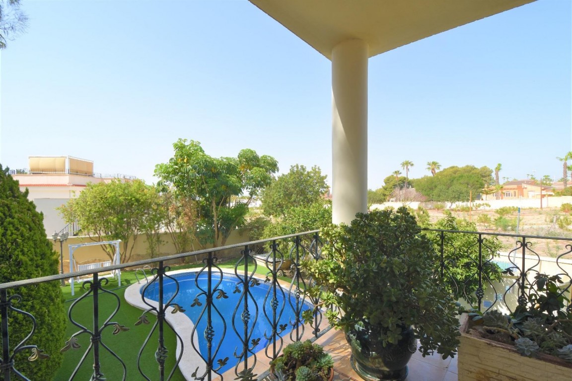 Dining area in villa for sale in Ciudad Quesada