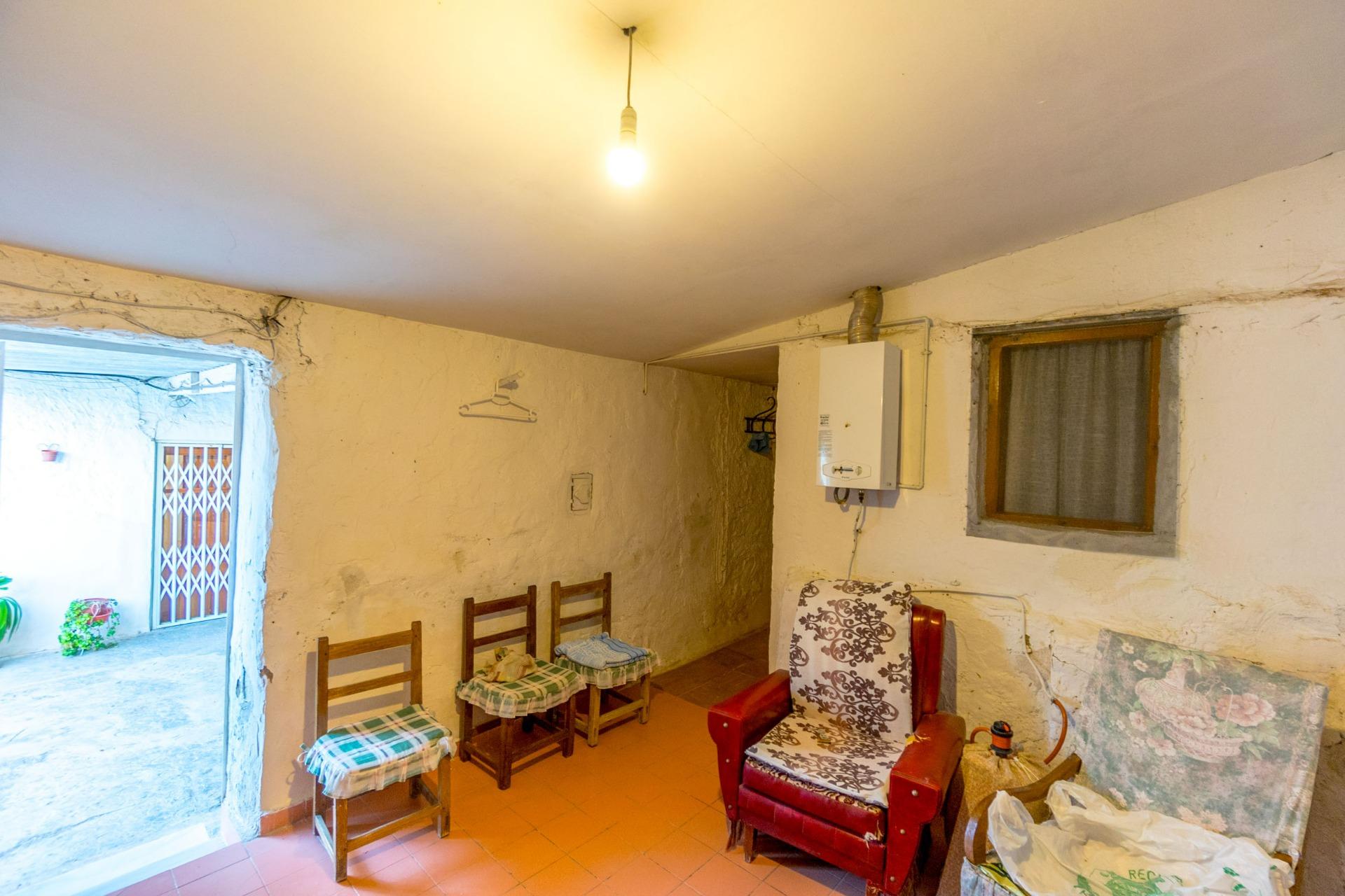 Bedroom in finca for sale in Orihuela