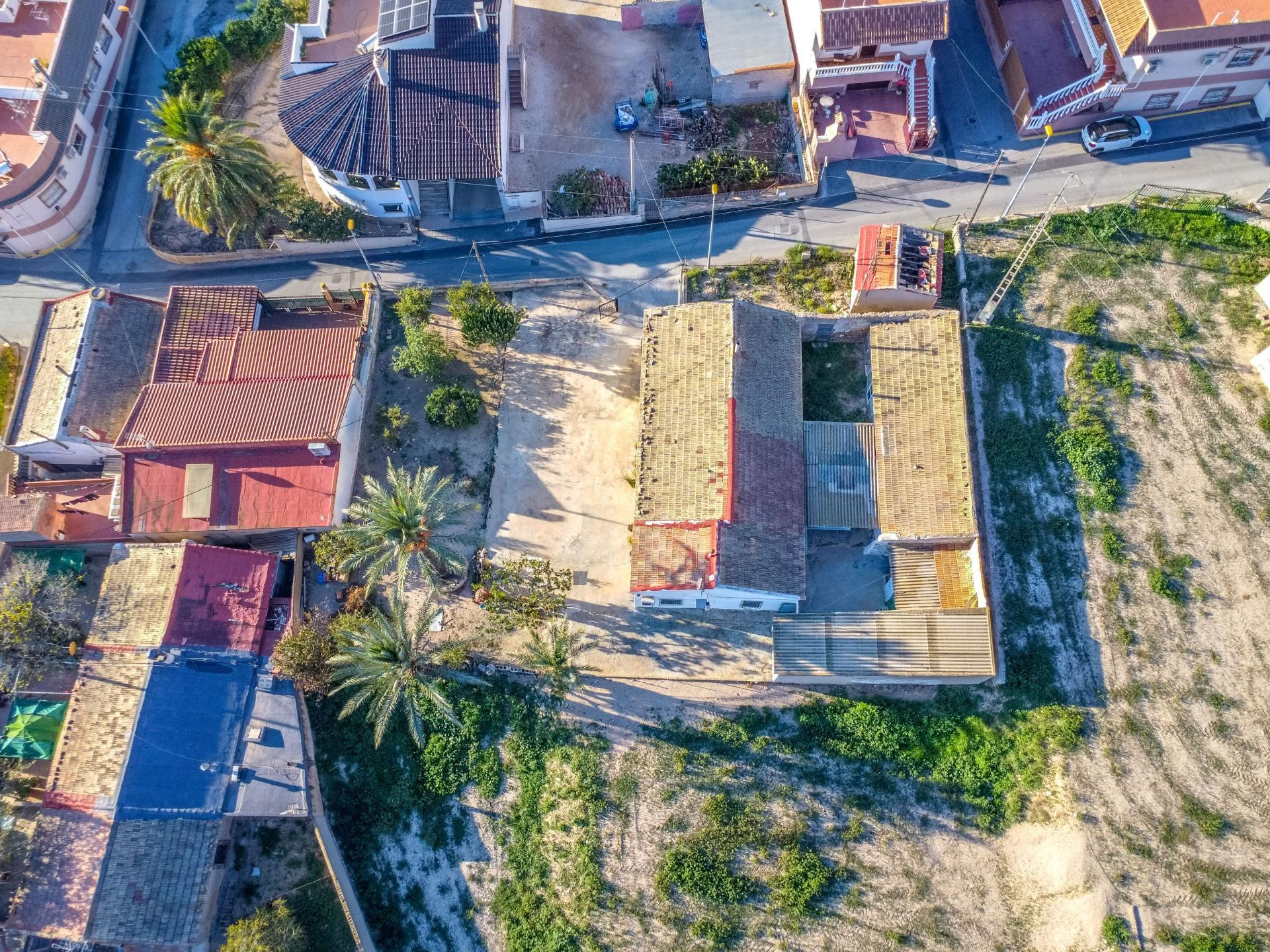 Garden in finca for sale in Orihuela