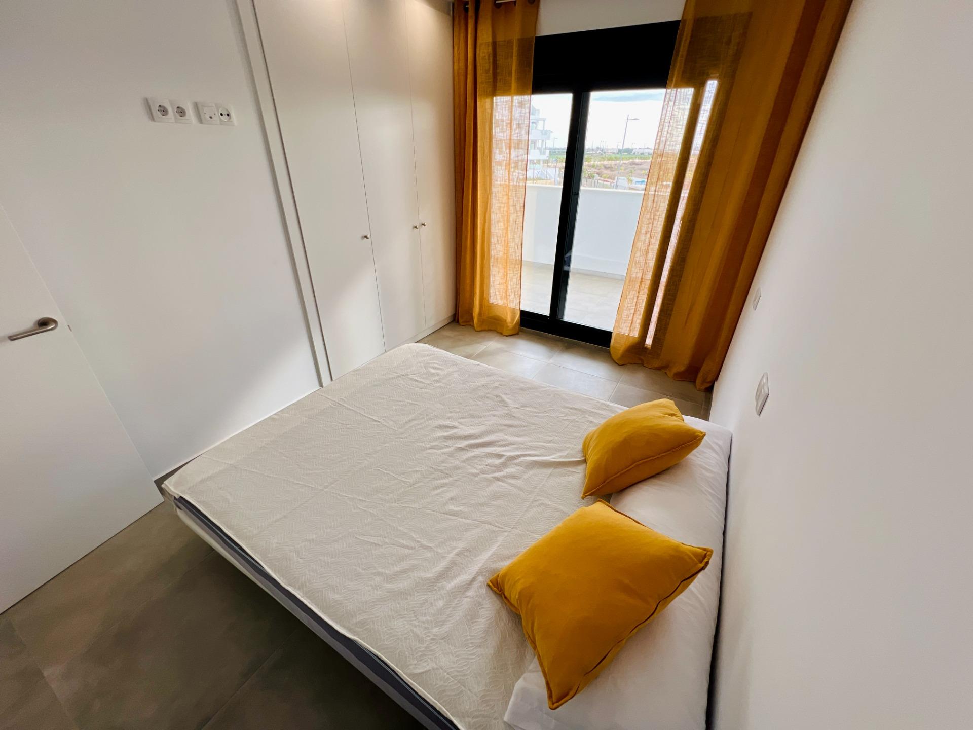 Master bedroom in apartment for sale in Los Alcazares