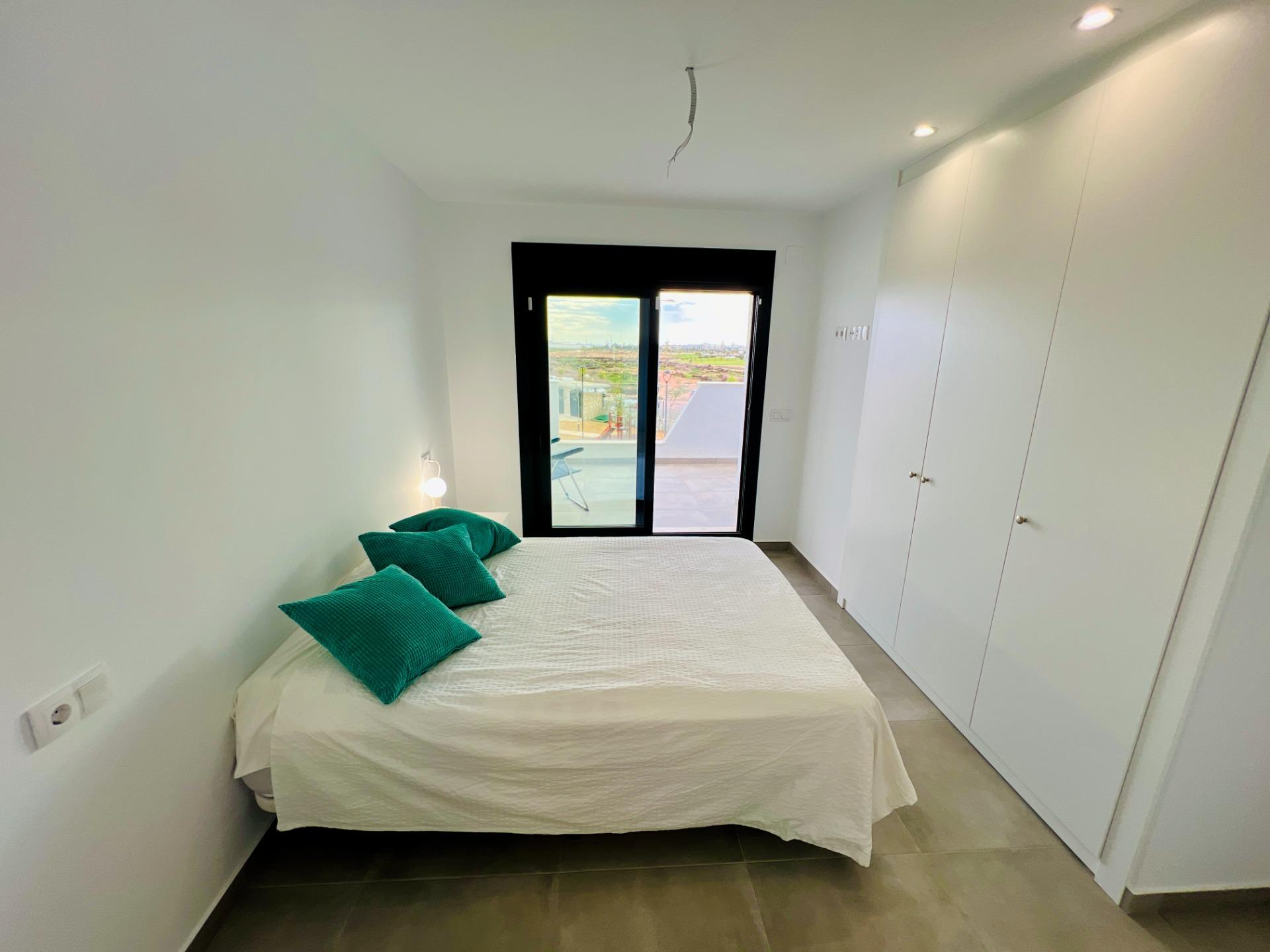 Bedroom in apartment for sale in Los Alcazares