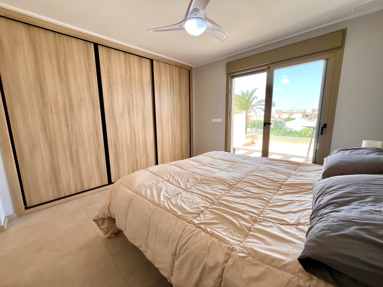 Master bedroom in penthouse for sale in Torre de La Horadada