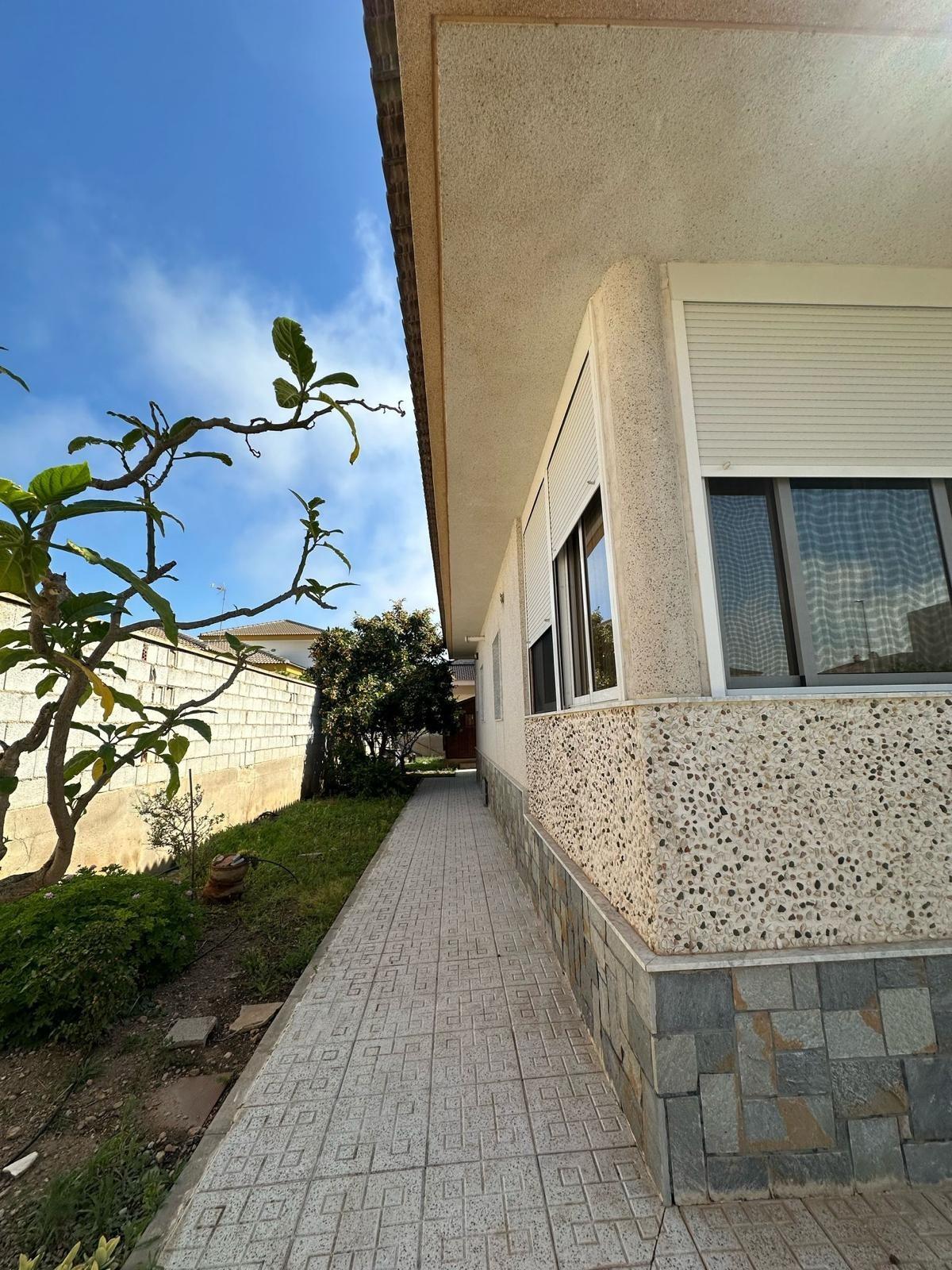 Dining area in villa for sale in Los Alcazares