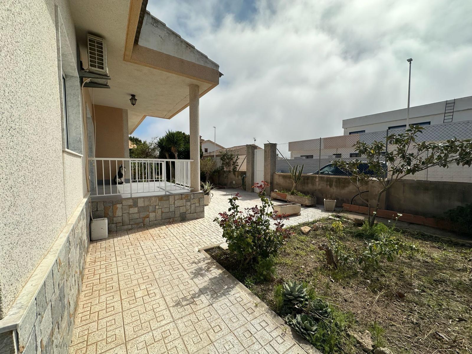 Bedroom in villa for sale in Los Alcazares