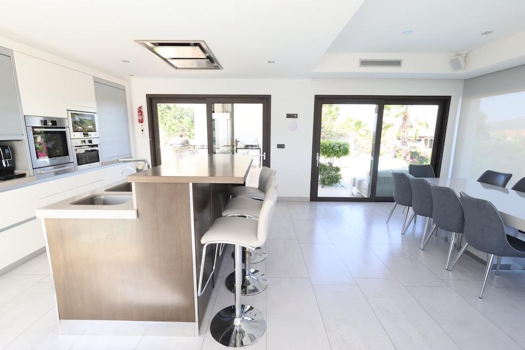 Master bedroom in villa for sale in Javea
