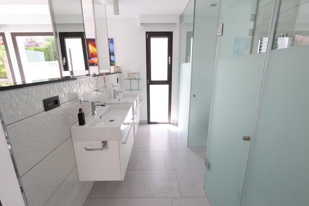 Bathroom in villa for sale in Javea