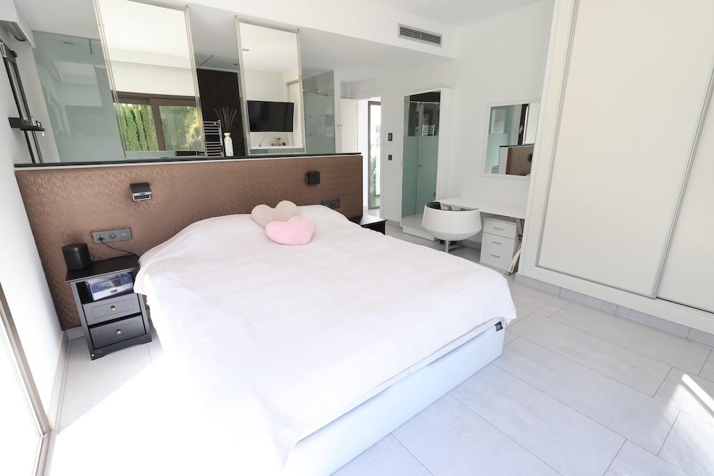 Bedroom in villa for sale in Javea
