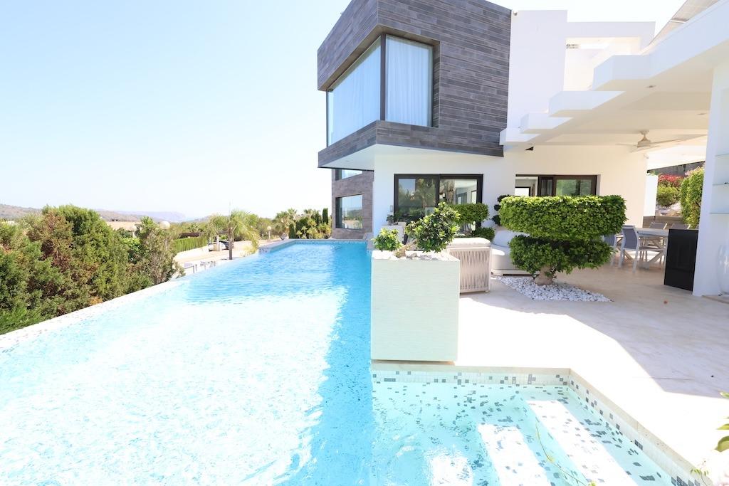 Bathroom in villa for sale in Javea