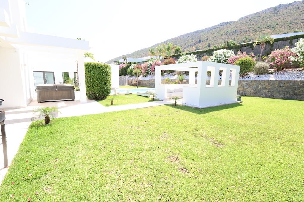 Pool area in villa for sale in Javea