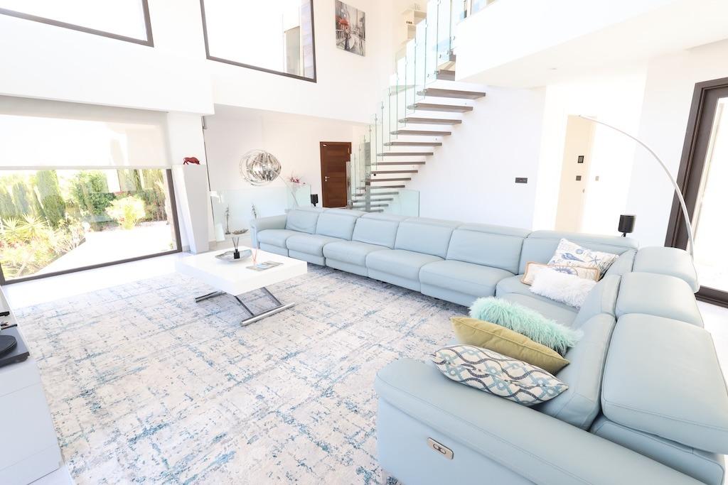 Dining area in villa for sale in Javea