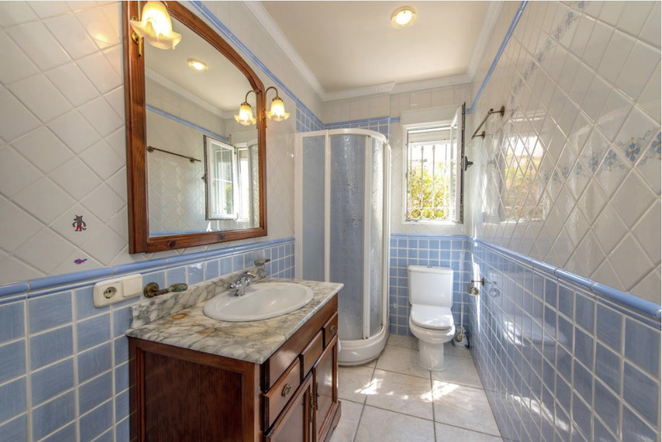 Bathroom in villa for sale in La Mata