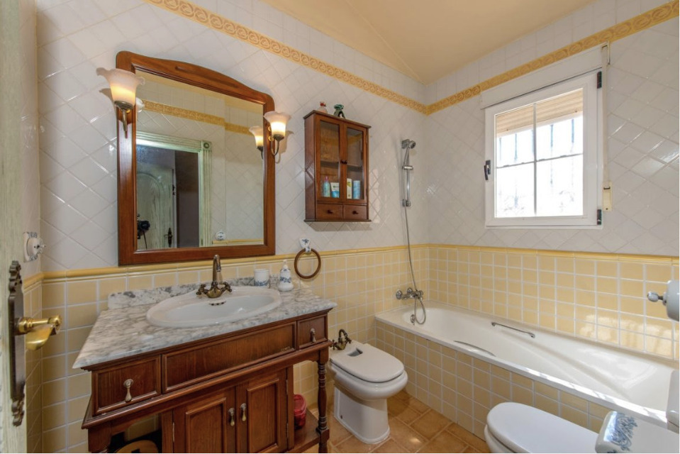 Bathroom in villa for sale in La Mata
