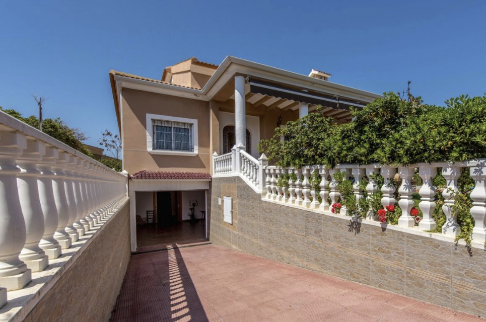 Dining area in villa for sale in La Mata