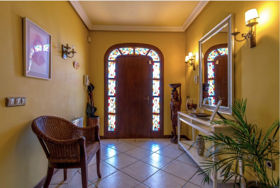 Dining area in villa for sale in La Mata