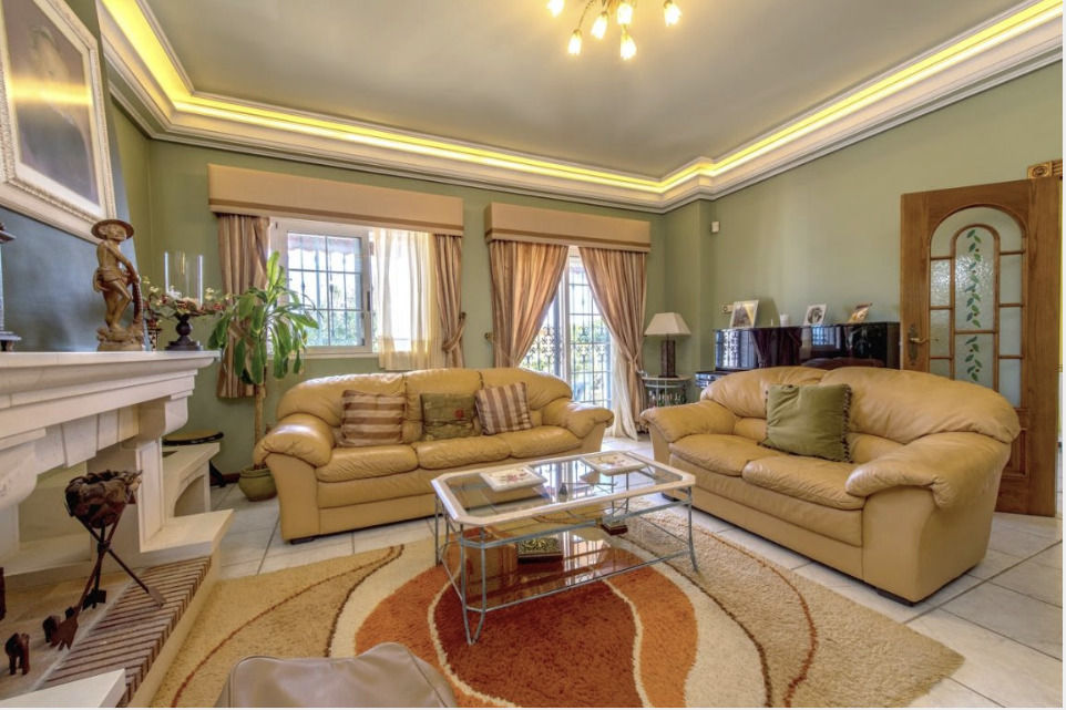 Bedroom in villa for sale in La Mata