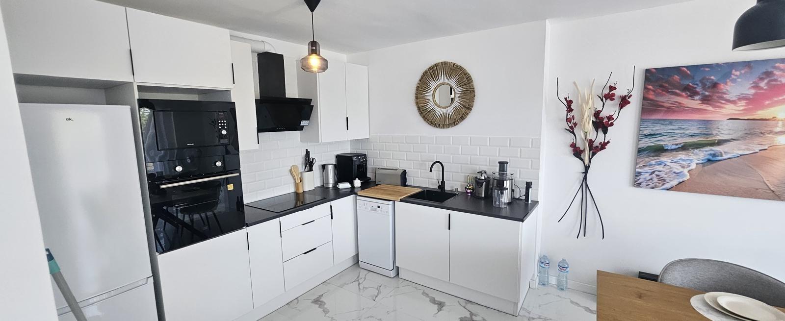 We are happy to present to you this fantastic fully renovated apartment, located just 300 meters fro