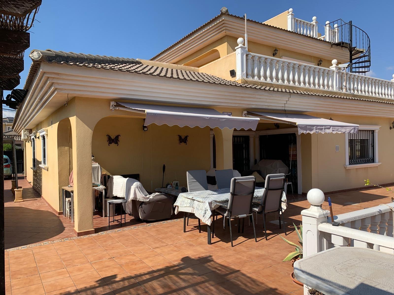 Pool area in villa for sale in Torrevieja