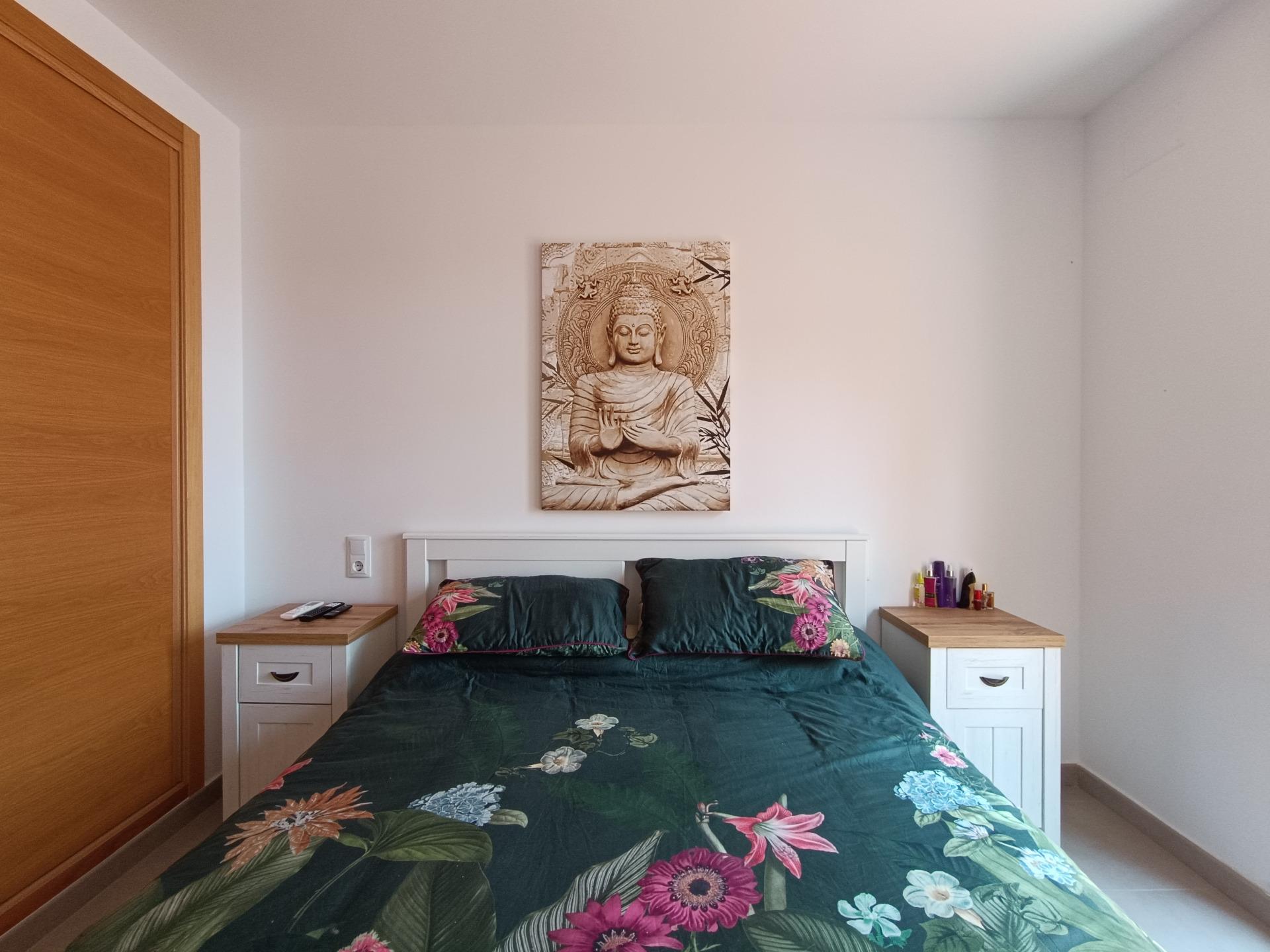 Master bedroom in apartment for sale in Torre Pacheco