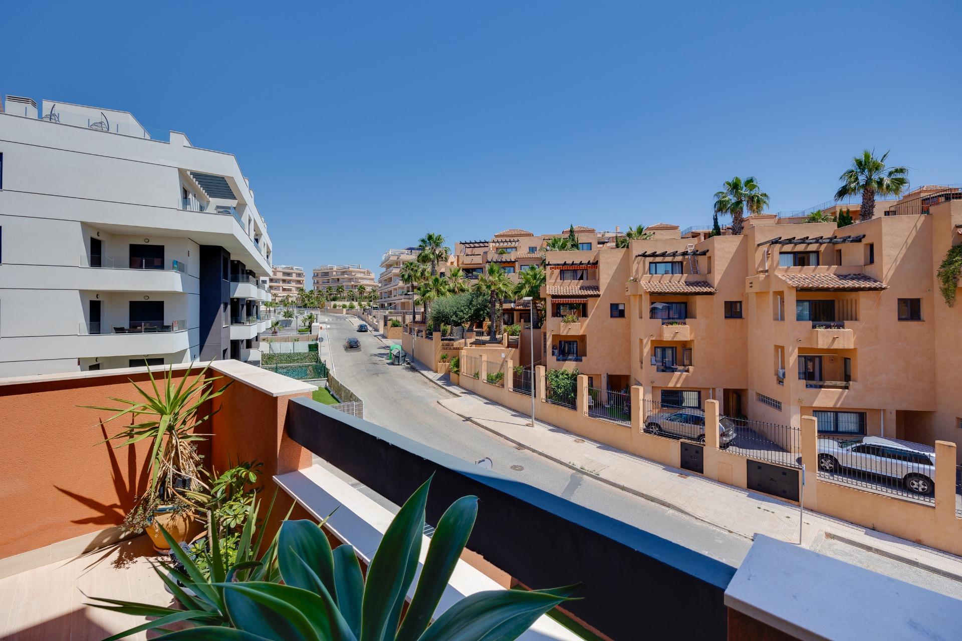 Bedroom in apartment for sale in Orihuela Costa