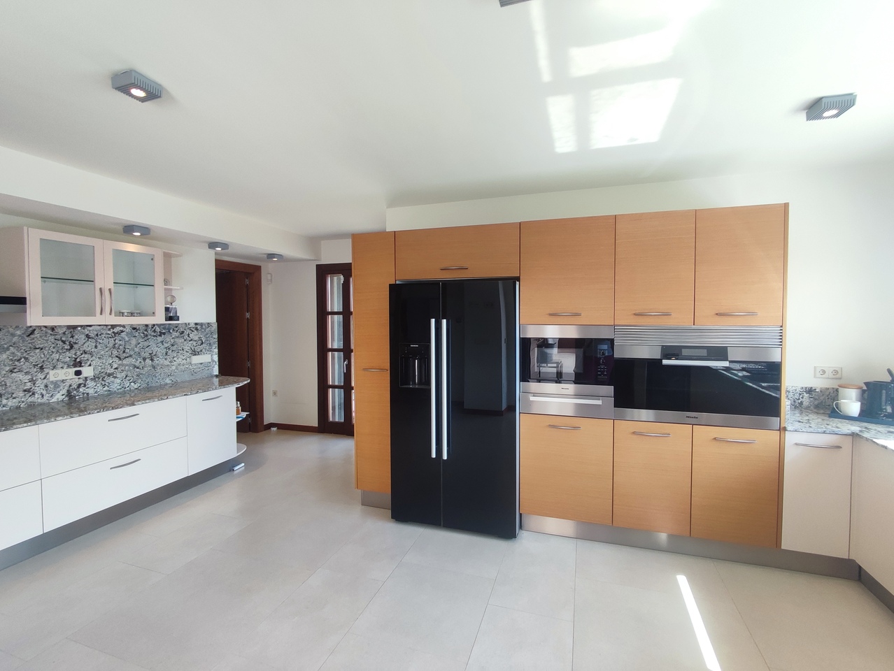 Terrace in villa for sale in Peraleja Golf