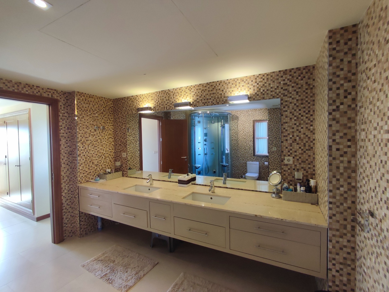 Dining area in villa for sale in Peraleja Golf