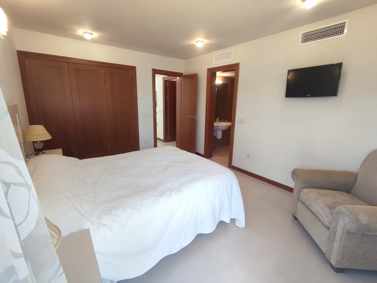 Garden in villa for sale in Peraleja Golf