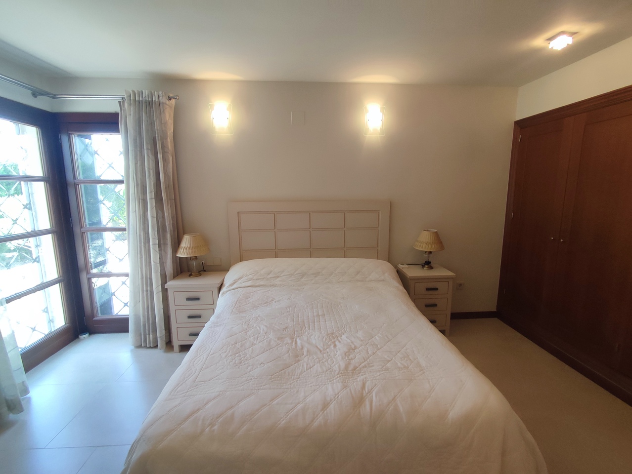 Dining area in villa for sale in Peraleja Golf