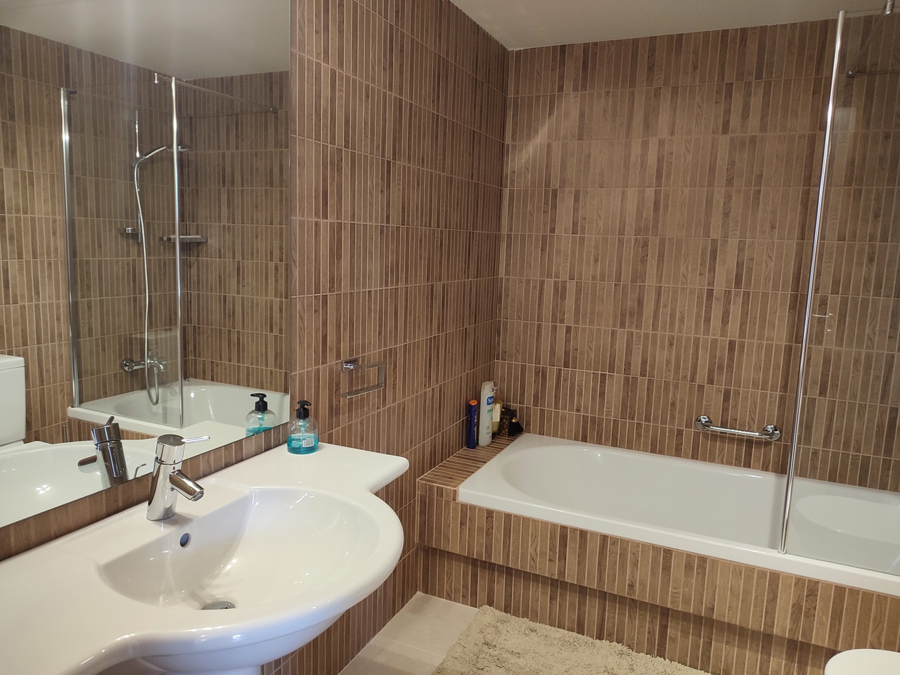 Bedroom in villa for sale in Peraleja Golf