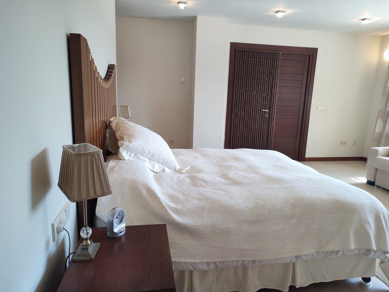 Master bedroom in villa for sale in Peraleja Golf