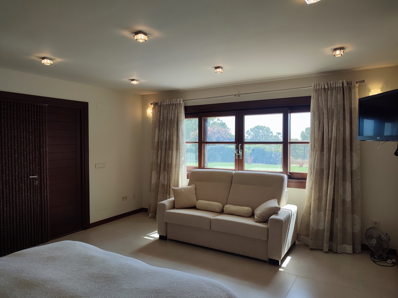 Terrace in villa for sale in Peraleja Golf
