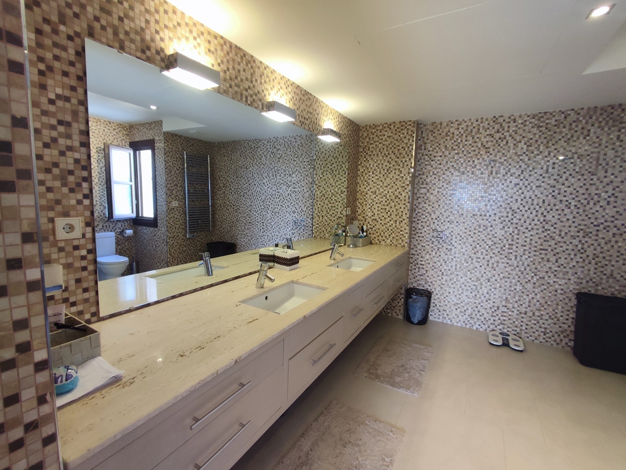 Dining area in villa for sale in Peraleja Golf