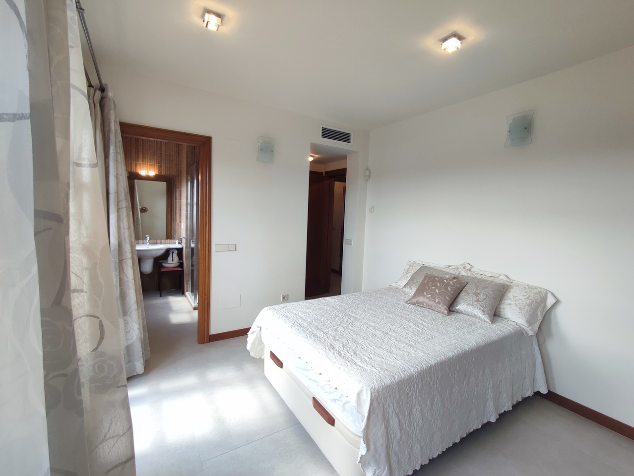 Pool area in villa for sale in Peraleja Golf
