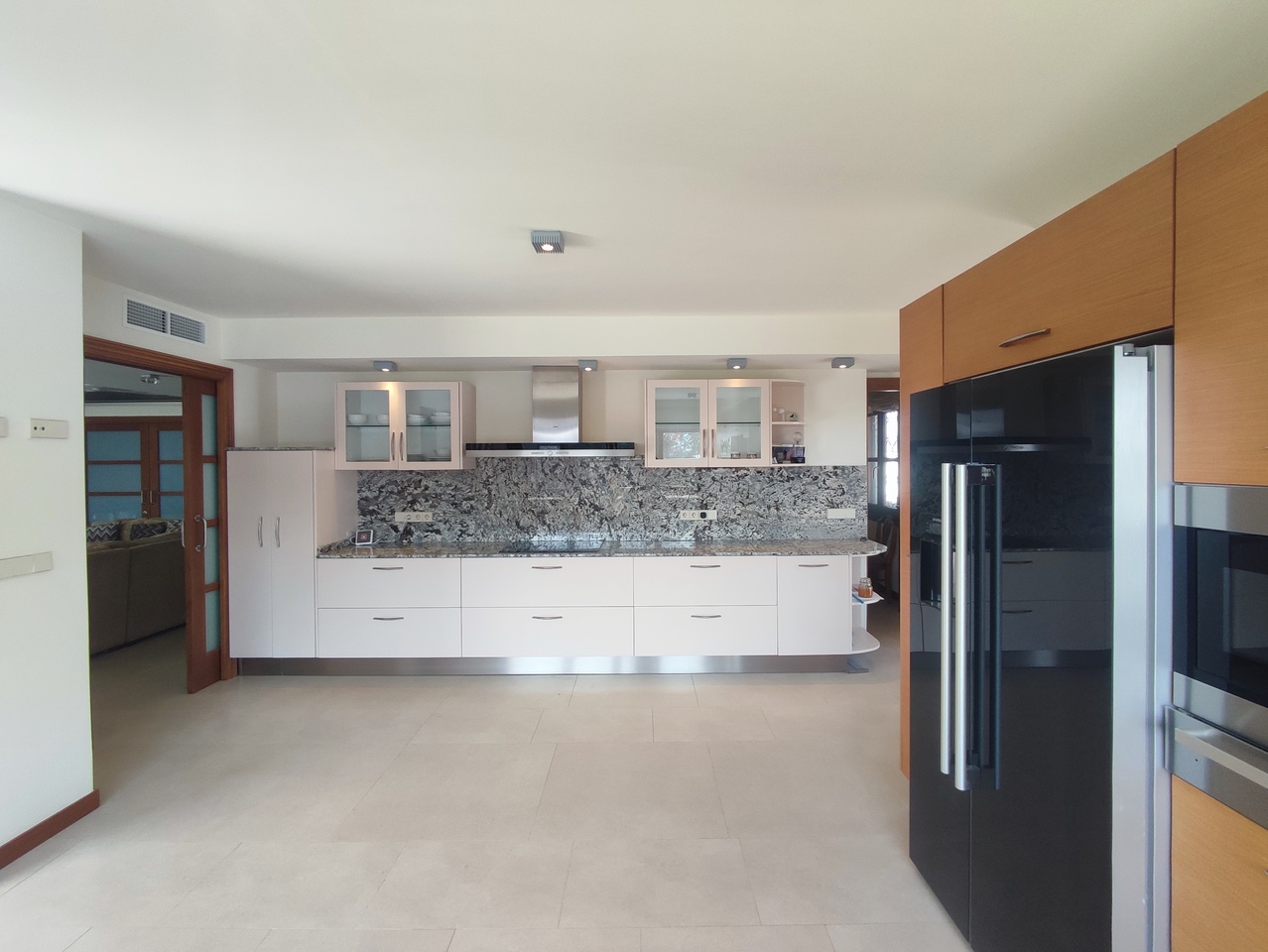 Terrace in villa for sale in Peraleja Golf