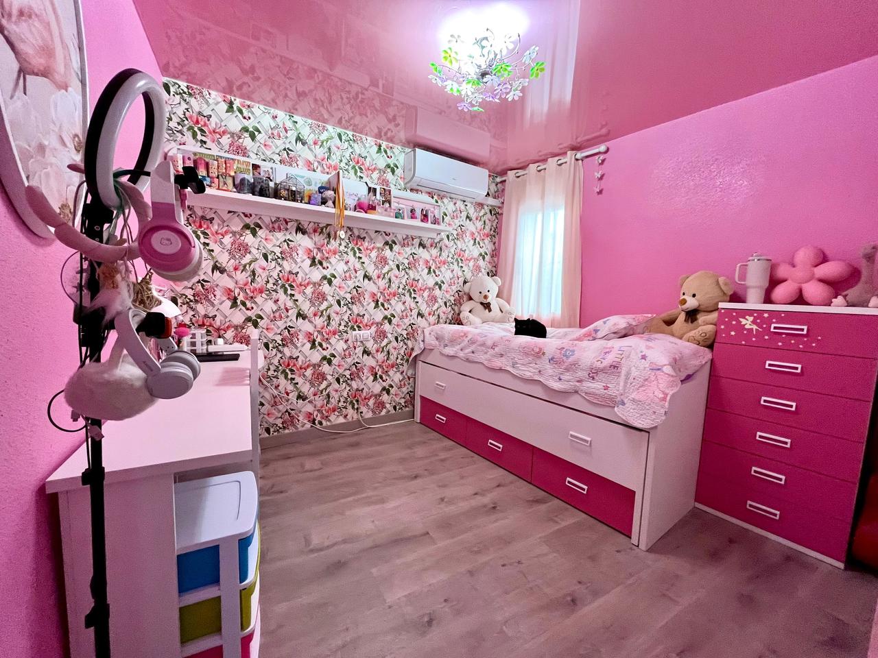 Master bedroom in apartment for sale in Torrevieja