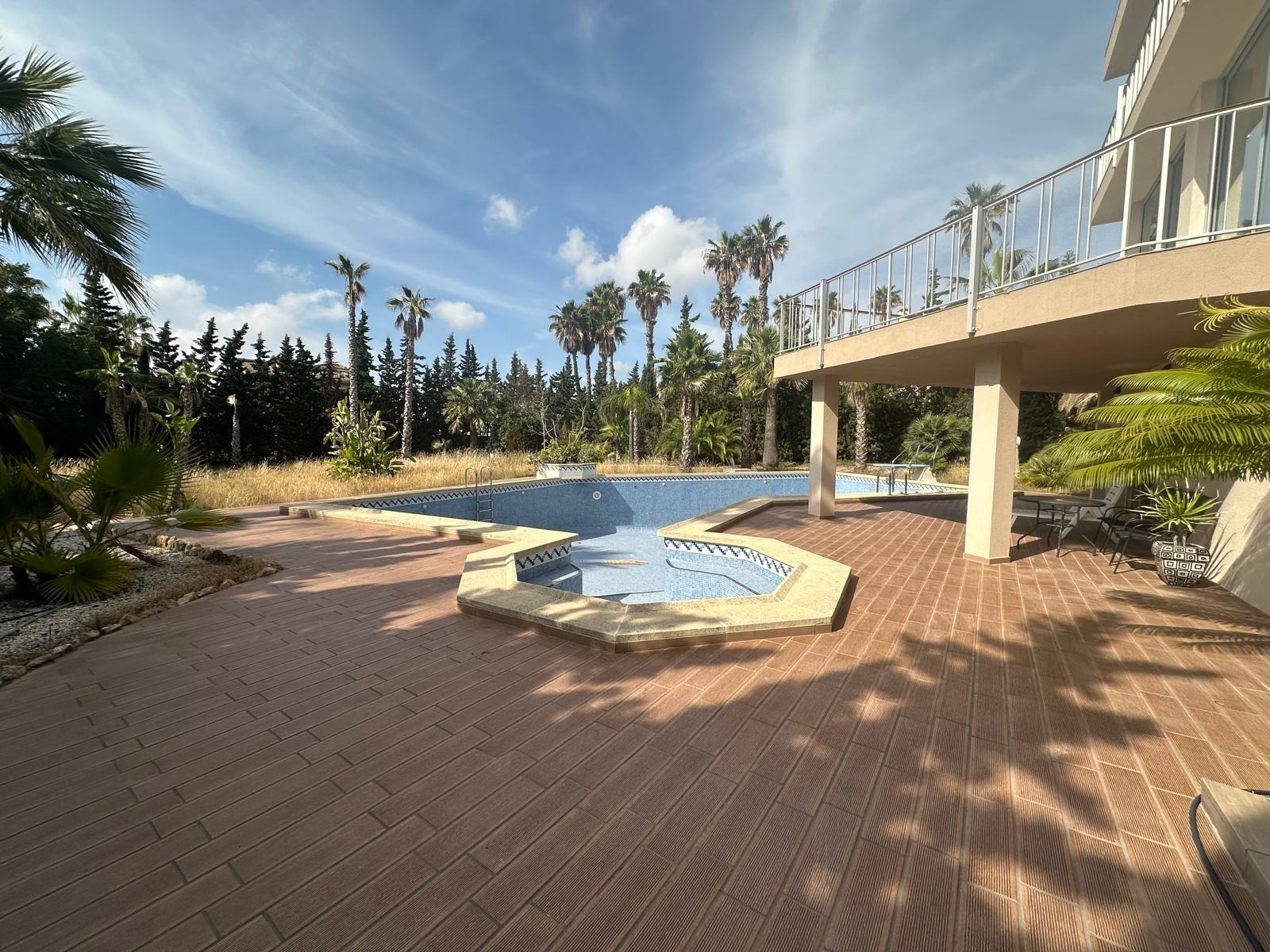 Bedrooms: 4, Bathrooms: 4, Villa in Ciudad Quesada, Alicante, Spain