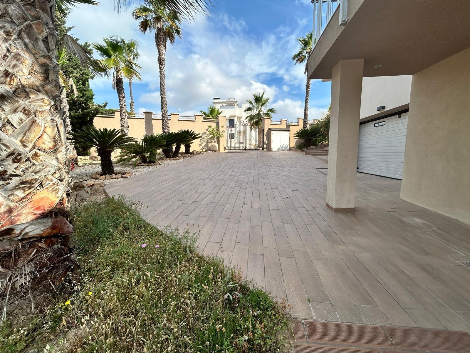 Terrace in villa for sale in Ciudad Quesada