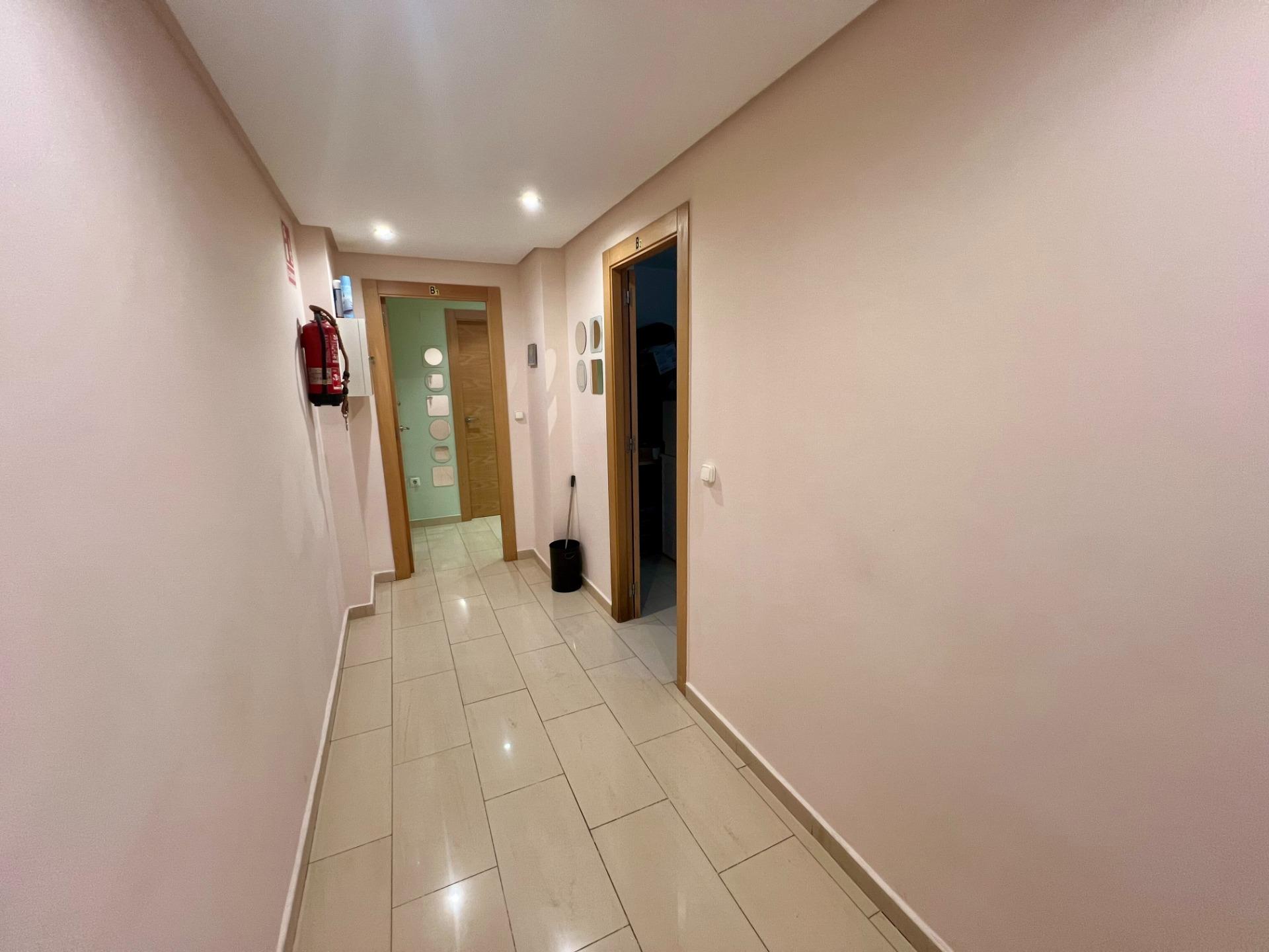 We present this refurbished commercial premises, located on a mezzanine floor in the centre of Orihu