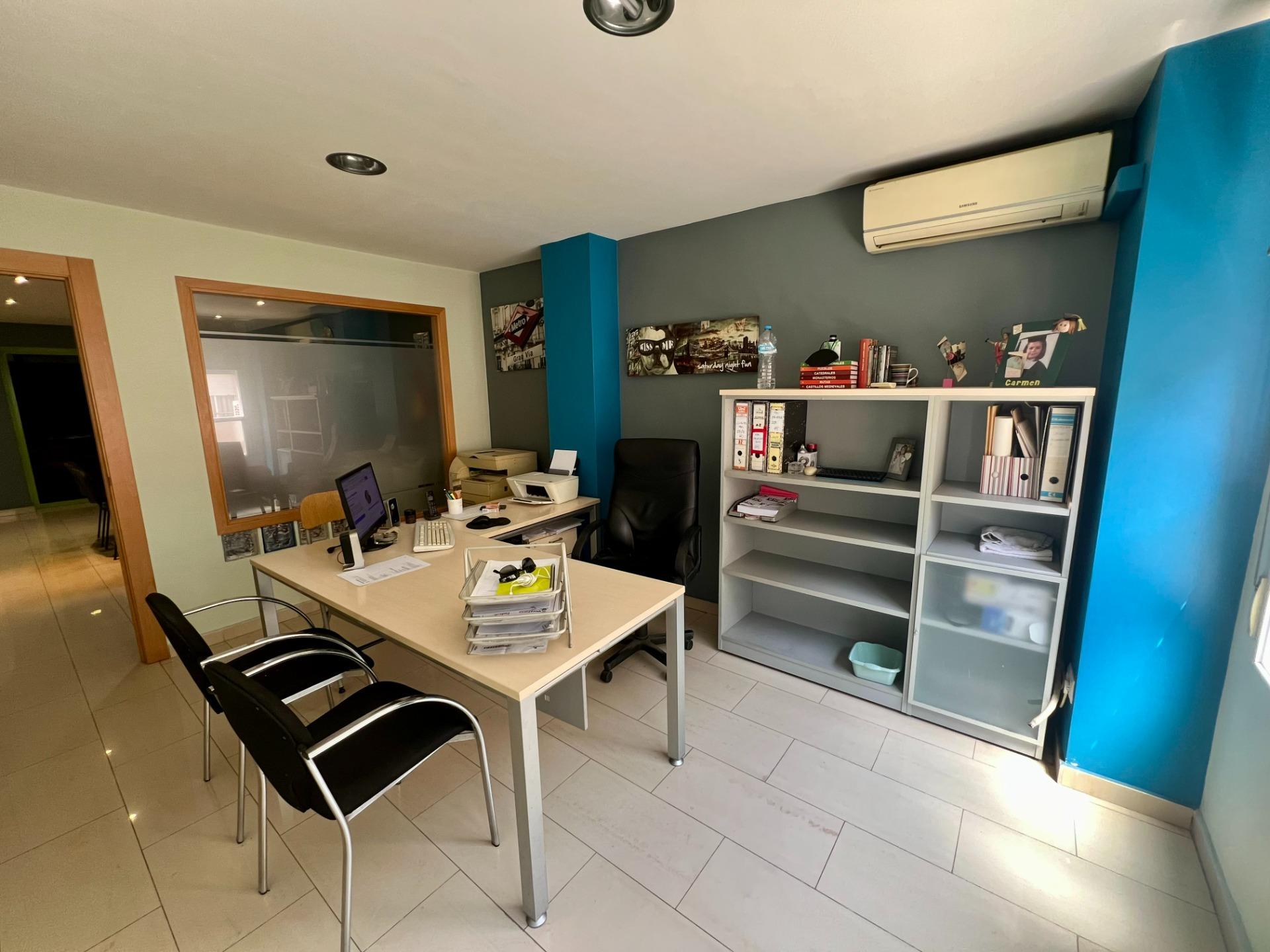Bedroom in commercial for sale in Orihuela