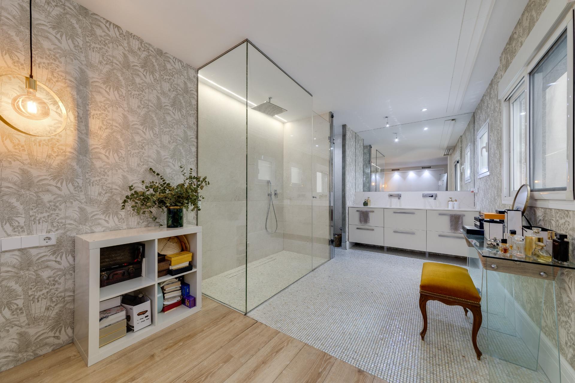 Master bedroom in apartment for sale in Torrevieja