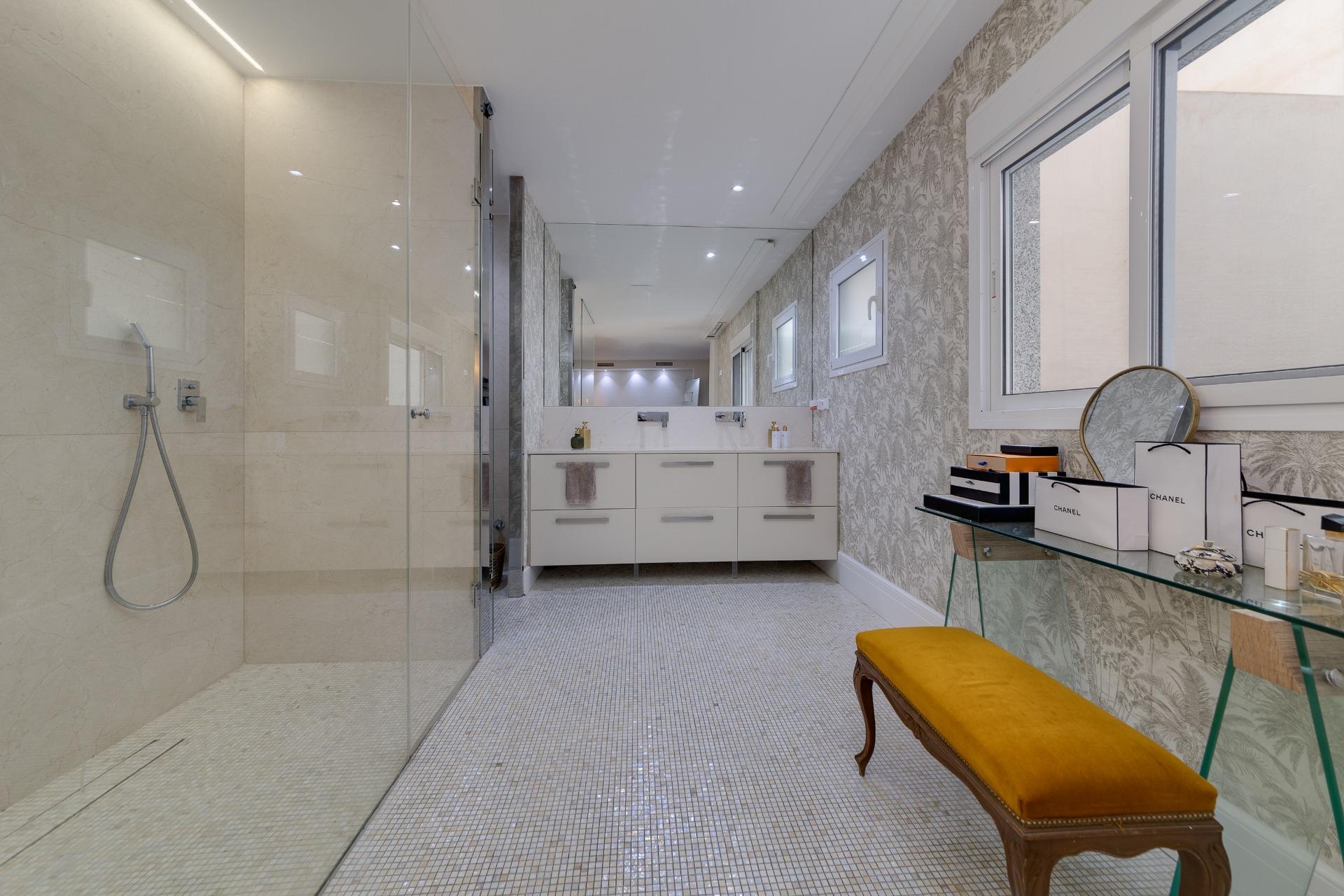 Bathroom in apartment for sale in Torrevieja