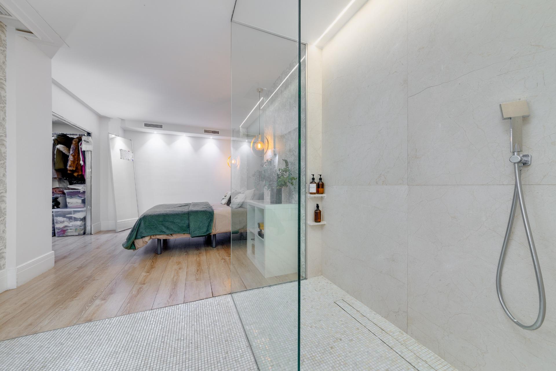 Bedroom in apartment for sale in Torrevieja