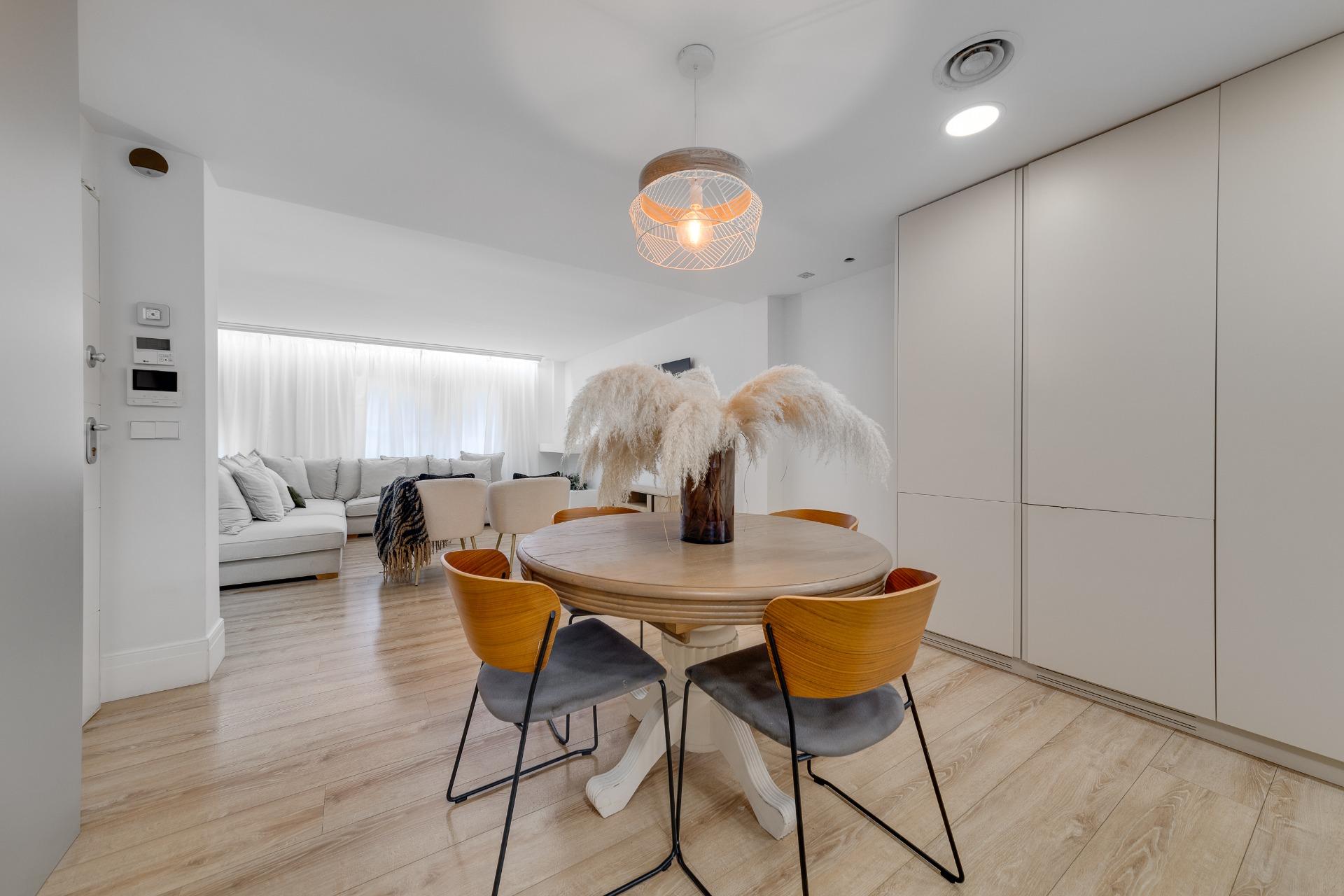 Bedroom in apartment for sale in Torrevieja
